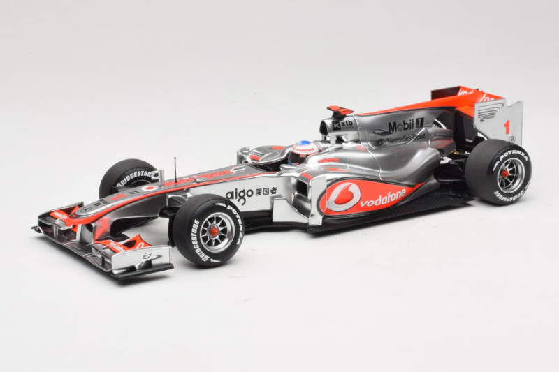 McLaren MP4-25 Mercedes #1 J. Button Vodafone McLaren Showcar F1 2010 Minichamps 1:18 530101801 Fém