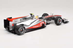McLaren MP4-25 Mercedes #2 L. Hamilton Vodafone McLaren F1 2010 Minichamps 1:18 530101802 Fém – 2. kép a 7-ből