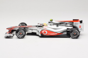 McLaren MP4-25 Mercedes #2 L. Hamilton Vodafone McLaren F1 2010 Minichamps 1:18 530101802 Fém – 3. kép a 7-ből