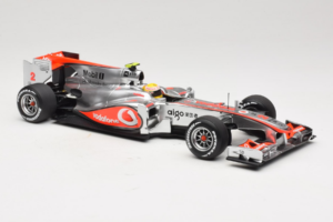 McLaren MP4-25 Mercedes #2 L. Hamilton Vodafone McLaren F1 2010 Minichamps 1:18 530101802 Fém – 4. kép a 7-ből
