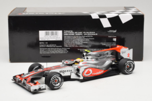 McLaren MP4-25 Mercedes #2 L. Hamilton Vodafone McLaren F1 2010 Minichamps 1:18 530101802 Fém – 6. kép a 7-ből
