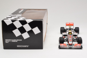 McLaren MP4-25 Mercedes #2 L. Hamilton Vodafone McLaren F1 2010 Minichamps 1:18 530101802 Fém – 7. kép a 7-ből