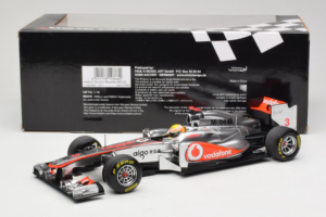 McLaren MP4-26 Mercedes #3 L. Hamilton Vodafone McLaren F1 2011 Minichamps 1:18 530111803 Fém – 6. kép a 7-ből