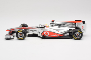 McLaren MP4-26 Mercedes #3 L. Hamilton Vodafone McLaren Showcar F1 2011 Minichamps 1:18 530111873 Fém – 3. kép a 7-ből