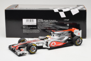 McLaren MP4-26 Mercedes #3 L. Hamilton Vodafone McLaren Showcar F1 2011 Minichamps 1:18 530111873 Fém – 6. kép a 7-ből