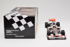 McLaren MP4-26 Mercedes #3 L. Hamilton Vodafone McLaren Showcar F1 2011 Minichamps 1:18 530111873 Fém – 7. kép a 7-ből