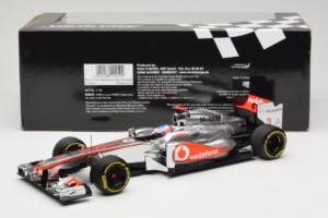 McLaren MP4-27 Mercedes #3 J. Button Vodafone McLaren Showcar F1 2012 Minichamps 1:18 530121873 Fém – 6. kép a 7-ből