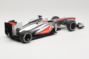 McLaren MP4-28 Mercedes #5 J. Button Vodafone McLaren F1 2013 Minichamps 1:18 530131805 Fém – 2. kép a 7-ből