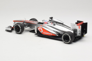 McLaren MP4-28 Mercedes #5 J. Button Vodafone McLaren F1 2013 Minichamps 1:18 530131805 Fém – 5. kép a 7-ből