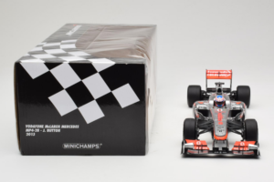 McLaren MP4-28 Mercedes #5 J. Button Vodafone McLaren F1 2013 Minichamps 1:18 530131805 Fém – 7. kép a 7-ből
