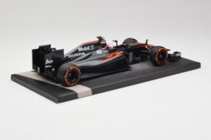 McLaren MP4-30 Honda #22 J. Button McLaren Honda F1 Team Spanish Grand Prix 2015 Minichamps 1:18 537151122 Fém – 3. kép a 7-ből