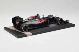 McLaren MP4-31 Honda #22 J. Button McLaren Honda F1 Team Chinese Grand Prix 2016 Minichamps 1:18 537161822 Fém – 3. kép a 7-ből