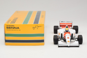 McLaren MP4/8 Ford #8 A. Senna Marlboro McLaren 1993 Minichamps 1:18 540931808 Fém – 6. kép a 7-ből