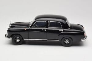 Mercedes 180 W120 Ponton Fekete Revell 1:18 08973 Fém – 4. kép a 8-ből