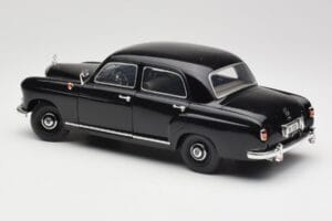Mercedes 180 W120 Ponton Fekete Revell 1:18 08973 Fém – 7. kép a 8-ből