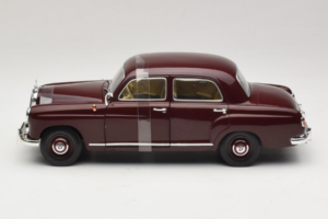 Mercedes 180 Ponton Sötétpiros Revell 1:18 08876 Fém – 3. kép a 6-ből