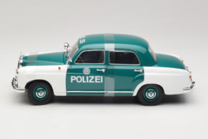 Mercedes 180 Ponton Polizei Revell 1:18 8863 Fém – 3. kép a 6-ből