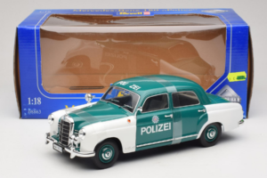 Mercedes 180 Ponton Polizei Revell 1:18 8863 Fém – 6. kép a 6-ből