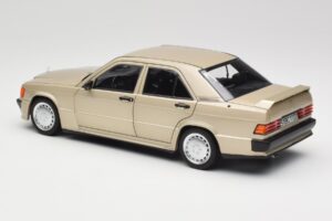 Mercedes 190E W201 2.3-16 Smoke Silver Metallic Norev 1:18 183831 Fém – 7. kép a 8-ből