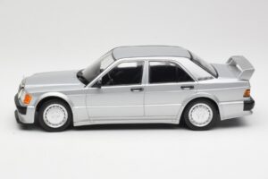 Mercedes 190E 2.5-16 EVO 1 W201 Ezüst Minichamps 1:18 155036001 Fém – 3. kép a 6-ből