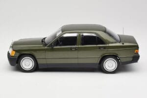 Mercedes 190E W201 Zöld Metál Minichamps 1:18 155037001 Fém – 3. kép a 6-ből