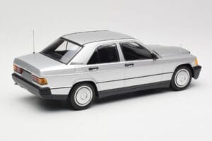 Mercedes 190E W201 Ezüst Minichamps 1:18 155037004 Fém – 2. kép a 6-ből