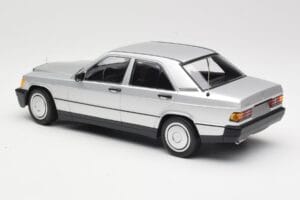 Mercedes 190E W201 Ezüst Minichamps 1:18 155037004 Fém – 5. kép a 6-ből