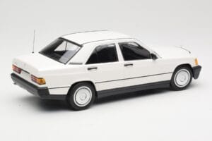 Mercedes 190E W201 Fehér Minichamps 1:18 155037002 Fém – 2. kép a 6-ből