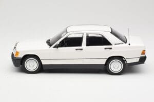 Mercedes 190E W201 Fehér Minichamps 1:18 155037002 Fém – 3. kép a 6-ből