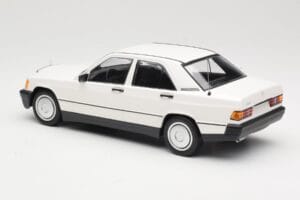 Mercedes 190E W201 Fehér Minichamps 1:18 155037002 Fém – 5. kép a 6-ből