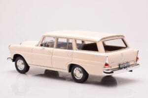 Mercedes 200 Universal W110 Krém Norev 1:18 183709 Fém – 7. kép a 8-ből