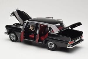 Mercedes 200 W110 Fekete Norev 1:18 183574 Fém – 5. kép a 8-ből