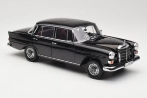 Mercedes 200 W110 Fekete Norev 1:18 183574 Fém – 6. kép a 8-ből