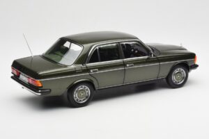 Mercedes 200 W123 Cypress Zöld Metál Dealer Kiadás Norev 1:18 B66040654 Fém – 3. kép a 8-ből
