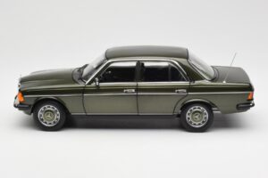 Mercedes 200 W123 Cypress Zöld Metál Dealer Kiadás Norev 1:18 B66040654 Fém – 4. kép a 8-ből