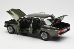 Mercedes 200 W123 Cypress Zöld Metál Dealer Kiadás Norev 1:18 B66040654 Fém – 5. kép a 8-ből