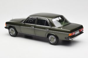 Mercedes 200 W123 Cypress Zöld Metál Dealer Kiadás Norev 1:18 B66040654 Fém – 7. kép a 8-ből