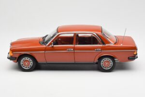 Mercedes 200 W123 English Piros Dealer Kiadás Norev 1:18 B66040653 Fém – 4. kép a 8-ből