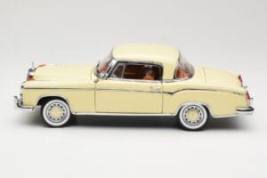 Mercedes 220 SE W128 Coupe Bézs Sun Star 1:18 3562 Fém – 4. kép a 8-ből