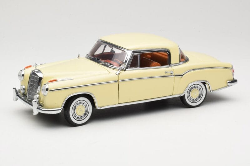 Mercedes 220 SE W128 Coupe Bézs Sun Star 1:18 3562 Fém