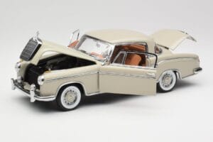 Mercedes 220 SE W128 Coupe Világosszürke Sun Star 1:18 3568 Fém – 2. kép a 8-ből