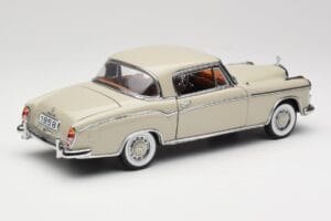 Mercedes 220 SE W128 Coupe Világosszürke Sun Star 1:18 3568 Fém – 3. kép a 8-ből