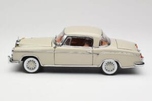 Mercedes 220 SE W128 Coupe Világosszürke Sun Star 1:18 3568 Fém – 4. kép a 8-ből