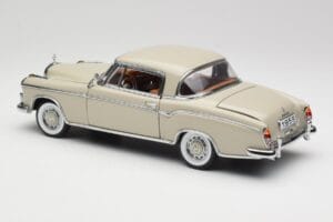 Mercedes 220 SE W128 Coupe Világosszürke Sun Star 1:18 3568 Fém – 7. kép a 8-ből