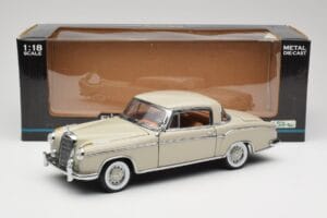 Mercedes 220 SE W128 Coupe Világosszürke Sun Star 1:18 3568 Fém – 8. kép a 8-ből
