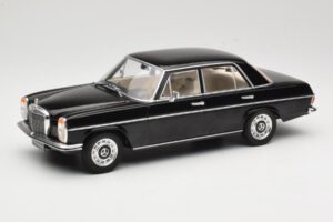 Mercedes 220D W115 Fekete MCG 1:18 MCG18117 Fém