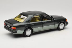 Mercedes 230E W124 Night Green Metallic Norev 1:18 183952 Fém – 3. kép a 8-ből