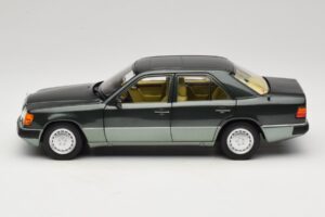 Mercedes 230E W124 Night Green Metallic Norev 1:18 183952 Fém – 4. kép a 8-ből