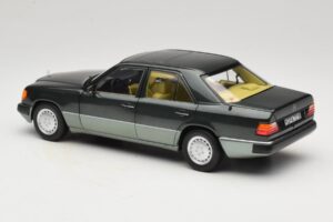 Mercedes 230E W124 Night Green Metallic Norev 1:18 183952 Fém – 7. kép a 8-ből