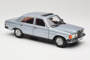Mercedes 230E W123 Ezüst & Világoskék Revell 1:18 08407 Fém – 6. kép a 8-ből